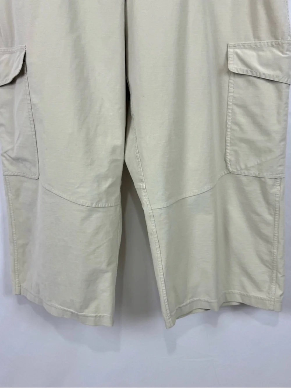 Lululemon Light Utilitech Cargo Pocket High-Rise Crop Natural Ivory Womens Sz 33